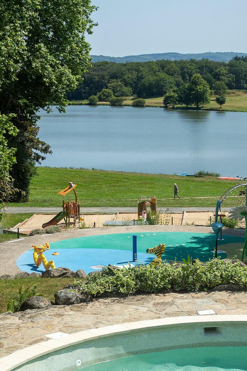 château de poinsouze, camping de luxe dans le Limousin les espaces aquatiques du château de poinsouze