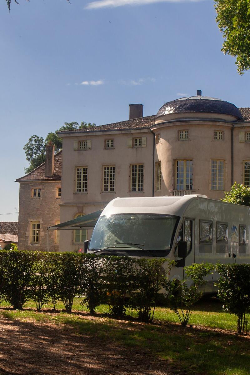 le camping de luxe Château de l'Epervière Camping au château de l'épervier!
